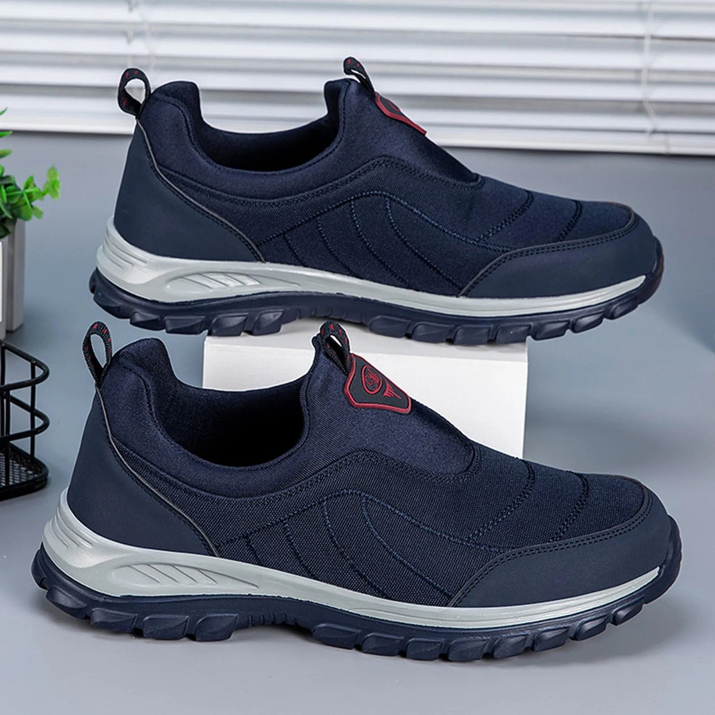 Winter Men Sneakers Warm Fur Men Ankel Boots Plush Men Snow Boots Plus Size Couple Shoes Non-Slip Men Boots Casual Men Shoes