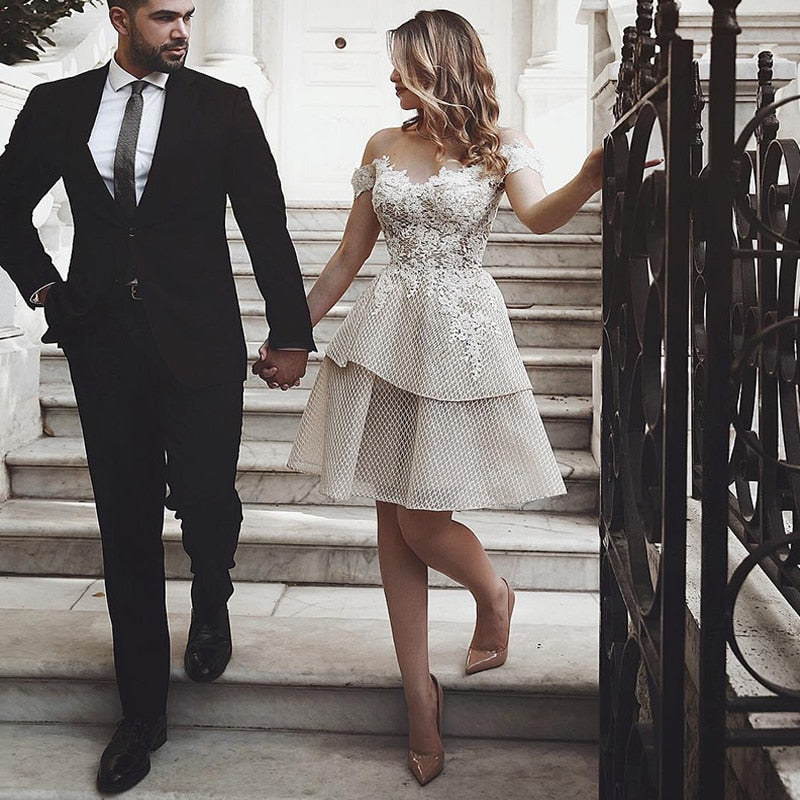 Off The Shoulder Short Wedding Dress 2021 Champagne Appliqued Lace Bride Dresses Knee Length Backless Wedding Gowns