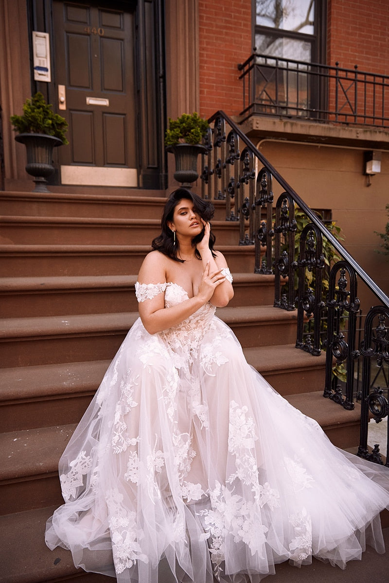 Plus Size Off the Shoulder Wedding Dresses Sweetheart Lace A-line Flowers Bridal Wedding Dress