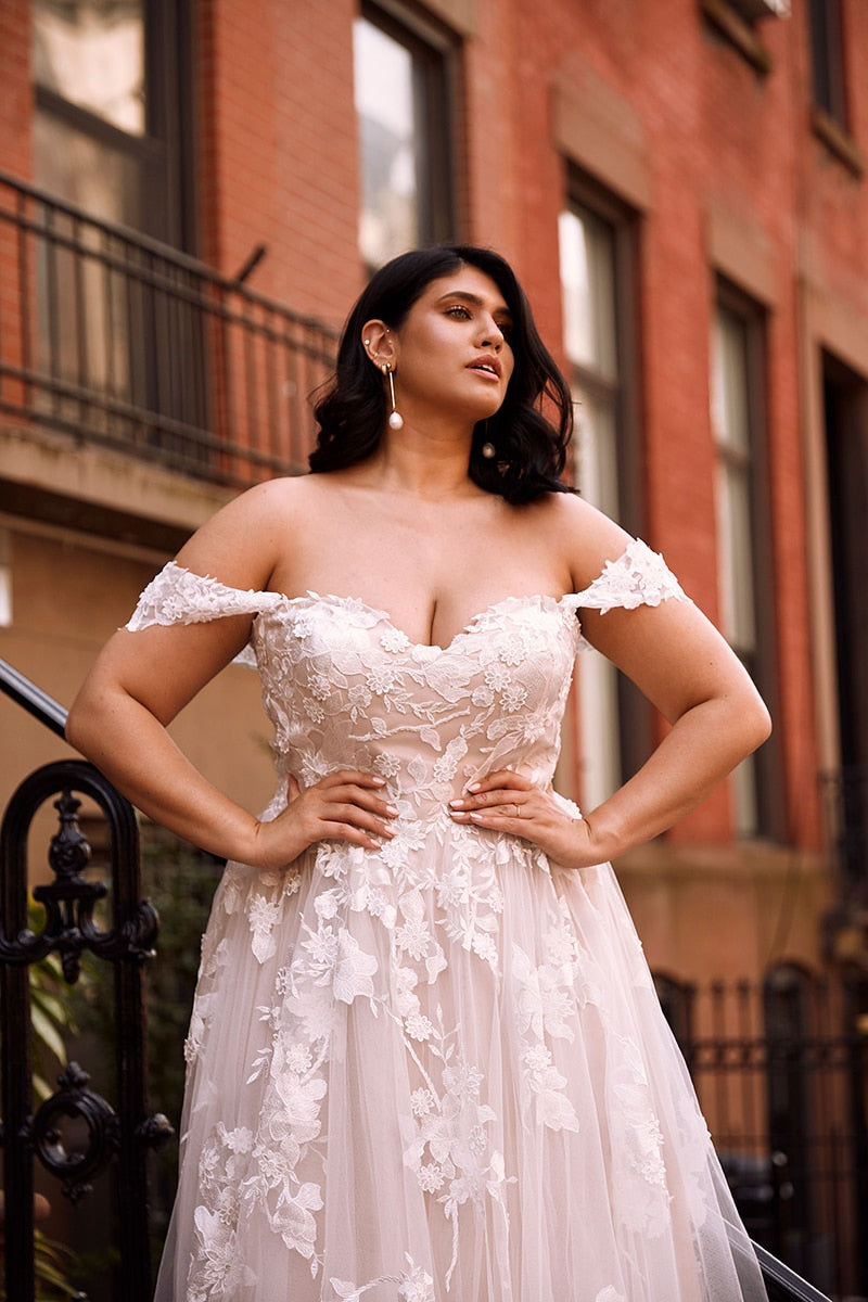 Plus Size Off the Shoulder Wedding Dresses Sweetheart Lace A-line Flowers Bridal Wedding Dress