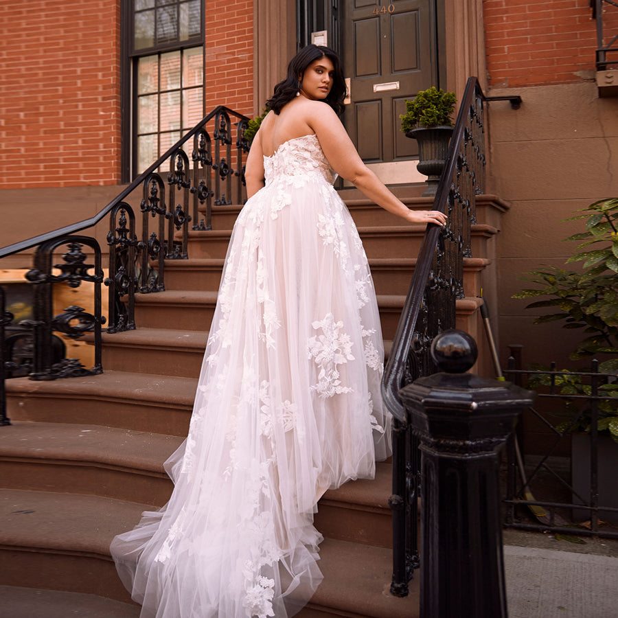 Plus Size Off the Shoulder Wedding Dresses Sweetheart Lace A-line Flowers Bridal Wedding Dress