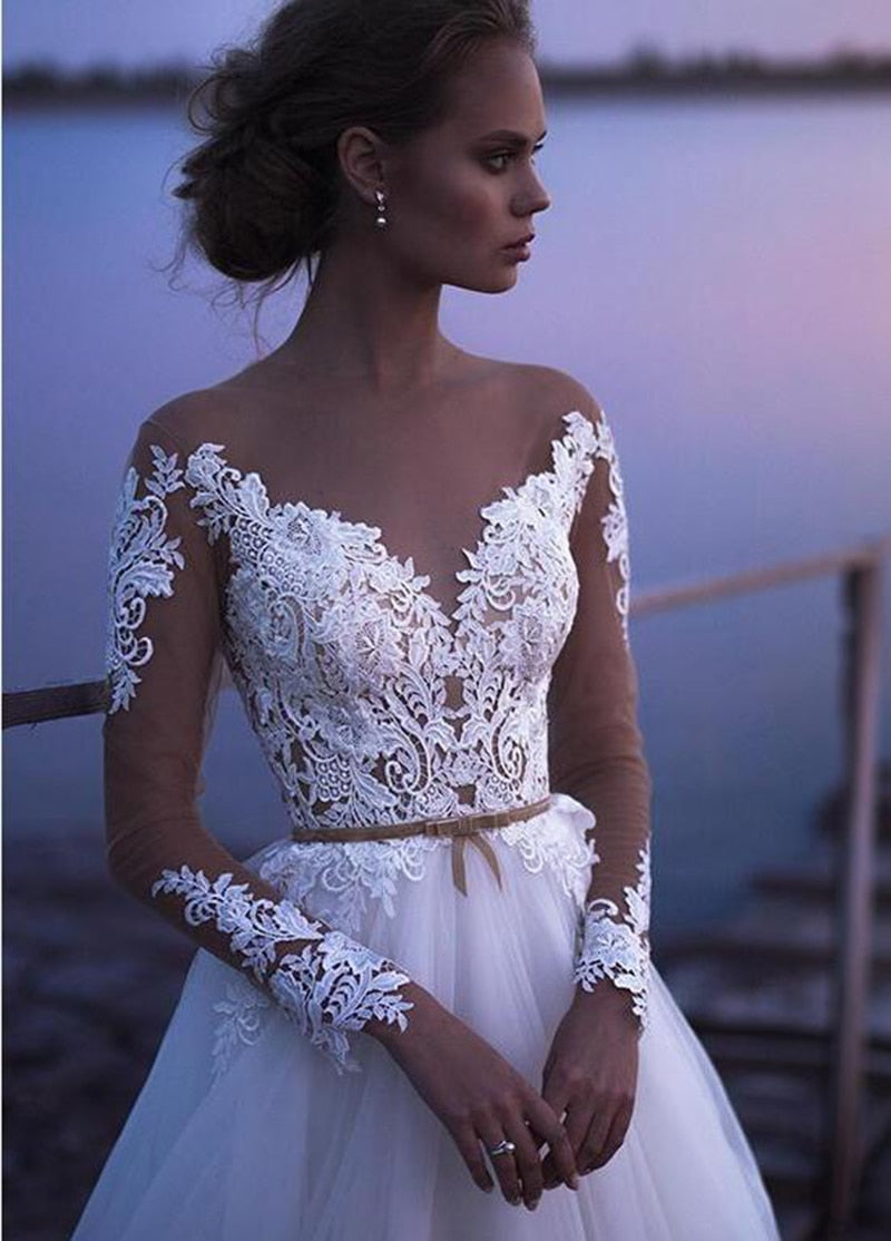 Boho Wedding Dress 2021 Modern Lace Appliques Long Sleeves Beach Bride Dress Illusion Back Tulle Princess Wedding Gowns