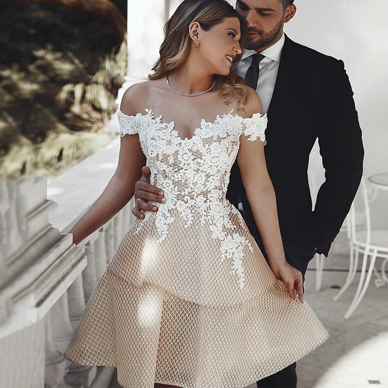 Off The Shoulder Short Wedding Dress 2021 Champagne Appliqued Lace Bride Dresses Knee Length Backless Wedding Gowns