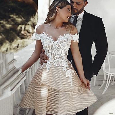 Off The Shoulder Short Wedding Dress 2021 Champagne Appliqued Lace Bride Dresses Knee Length Backless Wedding Gowns