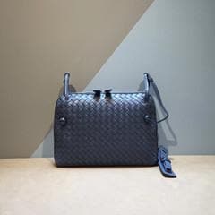 Woman Woven bag square bag Sheepskin Small square bag Internal and external dermis The single shoulder bag Genuine leathe