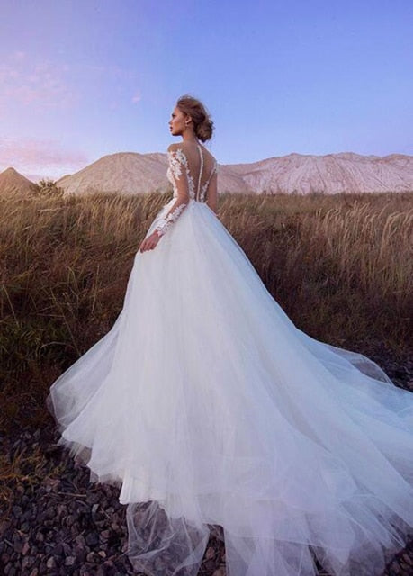 Boho Wedding Dress 2021 Modern Lace Appliques Long Sleeves Beach Bride Dress Illusion Back Tulle Princess Wedding Gowns