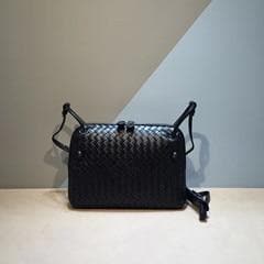 Woman Woven bag  square bag Sheepskin Small square bag Internal and external dermis The single shoulder bag Genuine leathe