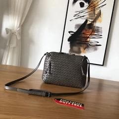 Woman Woven bag  square bag Sheepskin Small square bag Internal and external dermis The single shoulder bag Genuine leathe