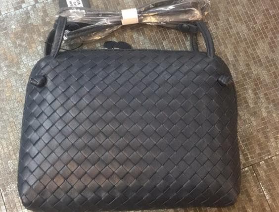 Woman Woven bag  square bag Sheepskin Small square bag Internal and external dermis The single shoulder bag Genuine leathe